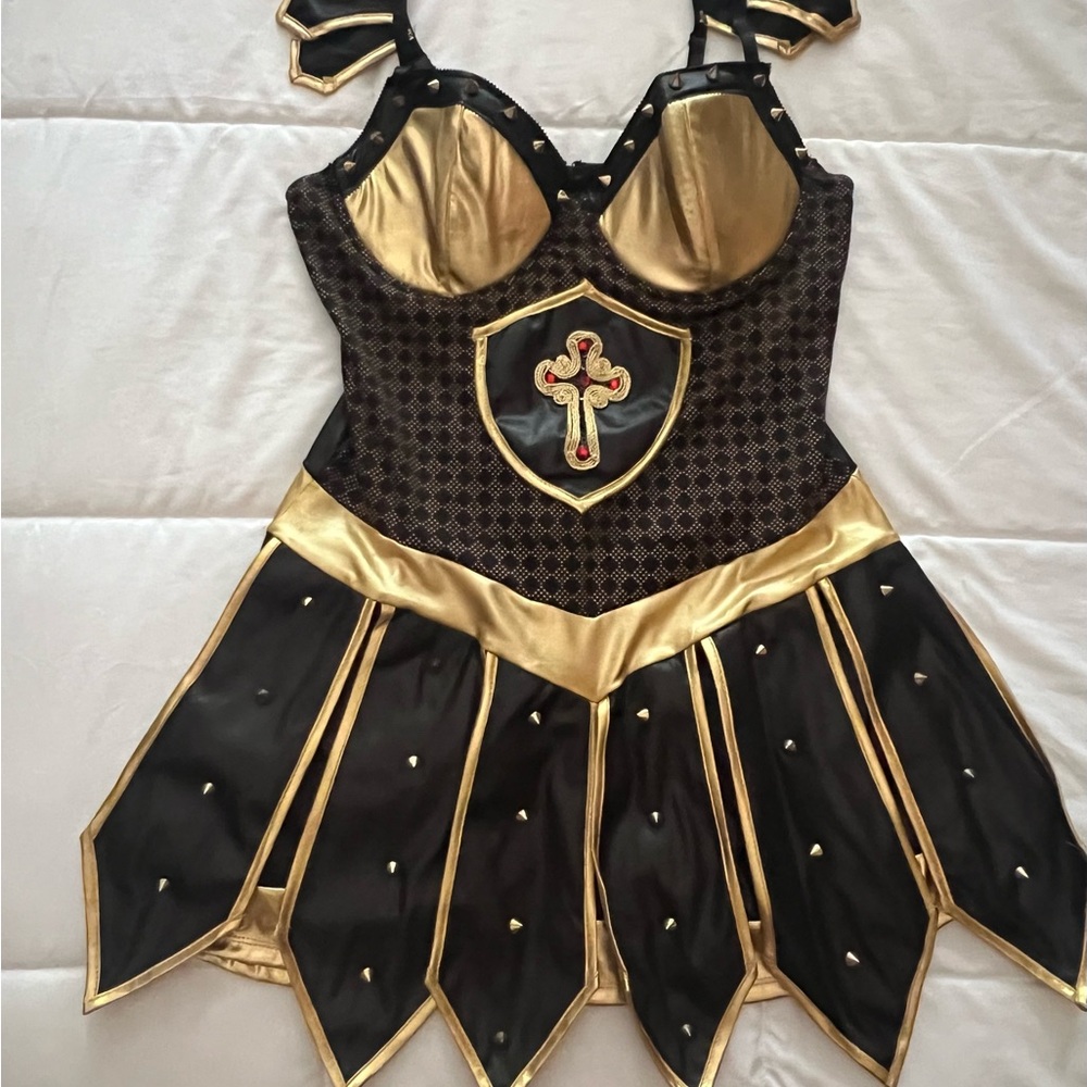 Warrior Princess/Gladiator Woman Costume - Picture 2 of 16